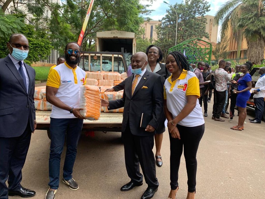 lucky3_official's tweet photo. This donation has been received by the Prime Minister Ruhakana Rugannda, Hon, Minister of General Duties, Mrs Karooro Okurut. and the Covid19 Task Force committee member, Mr Emmanuel Katongole. https://t.co/DyeTnCCmk2