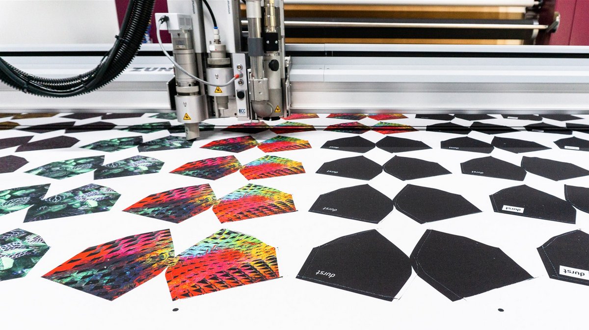 DurstUS's tweet image. Our Durst-Group Community Protection team spent nights researching, trying, testing and now the time has come. You can see how the mask looks like in the pictures!

Learn more: durst-group.com/masks

#durstgroup #communitymasks