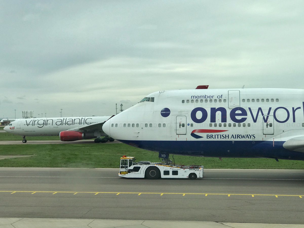 LindzzeB's tweet photo. No matter if you wear red or blue or prefer to fly with one or the other! We are all one team, who love to do the same thing and with similar aims and one aviation family! ❤️💙✈️ #OneTeam #avgeek #VirginAtlantic #BritishAirways https://t.co/Jrwu1aRuyf
