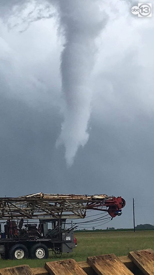 MelanieLawson13's tweet image. WHOA! Check out this spectacular funnel cloud from the heavy and severe storms in Spanish Camp in Wharton County. Please be careful out there!
abc13.com/weather/watch-…