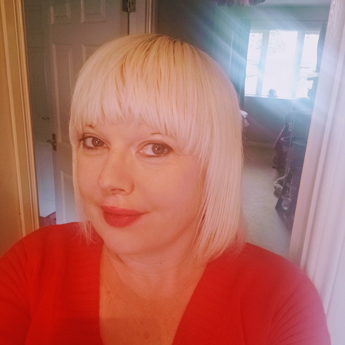 RoseMcClelland1's tweet photo. It's time. The scissors came out and I went in ✂️✂️ Followed a tutorial on YouTube #fringecut #lockdown #hair https://t.co/XlUuhYccmN