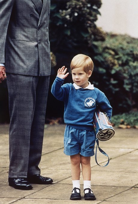 MeghanFamily's tweet photo. Ok! #Princeharry loved #thomasandfriend as a child. He had a lunch box and t-shirt. He is the perfect person to introduce and celebrate Thomas, the Tank Engine, 75 year anniversary. #meghanmarkle, https://t.co/1I2mSLYzSi