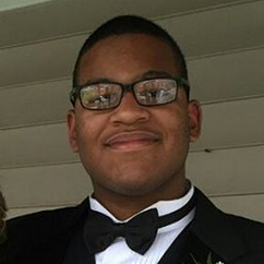 EOFRamapo's tweet photo. Today's EOF Class of 2020 Senior Spotlight goes to Warren Semper.
Bachelor of Arts
Literature 

Congratulations on your academic achievement!

#EOFRamapo #EOFStrong #CapsOffRCNJ https://t.co/1dsPASEZ9w