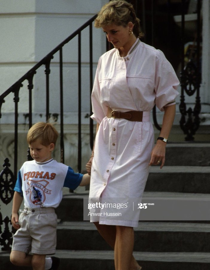 MeghanFamily's tweet photo. Ok! #Princeharry loved #thomasandfriend as a child. He had a lunch box and t-shirt. He is the perfect person to introduce and celebrate Thomas, the Tank Engine, 75 year anniversary. #meghanmarkle, https://t.co/1I2mSLYzSi