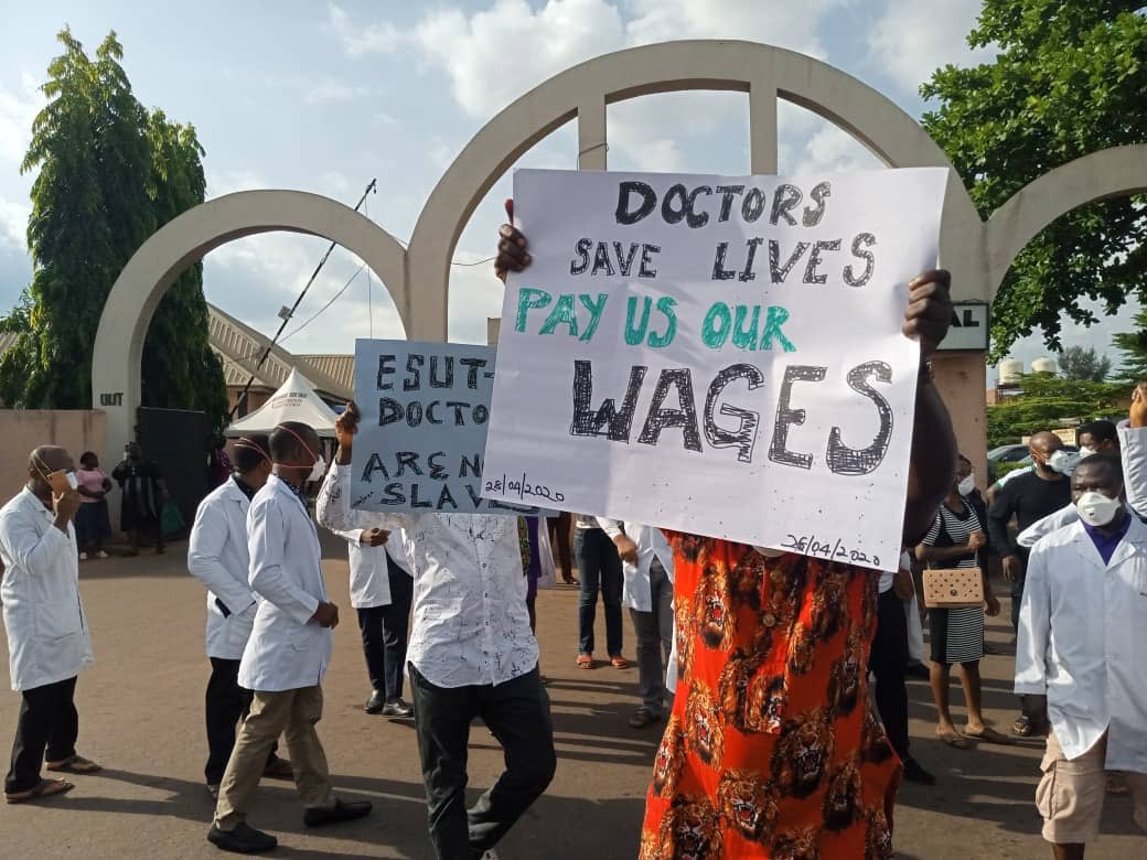 ArdEsuth's tweet photo. But Enugu state is still at 70 percent of a 2009 salary scale for doctors, even that was implemented in 2014. So for 11 years these doctors have been agitating just to be at par with their contemporaries. https://t.co/N1vjp0qZwP