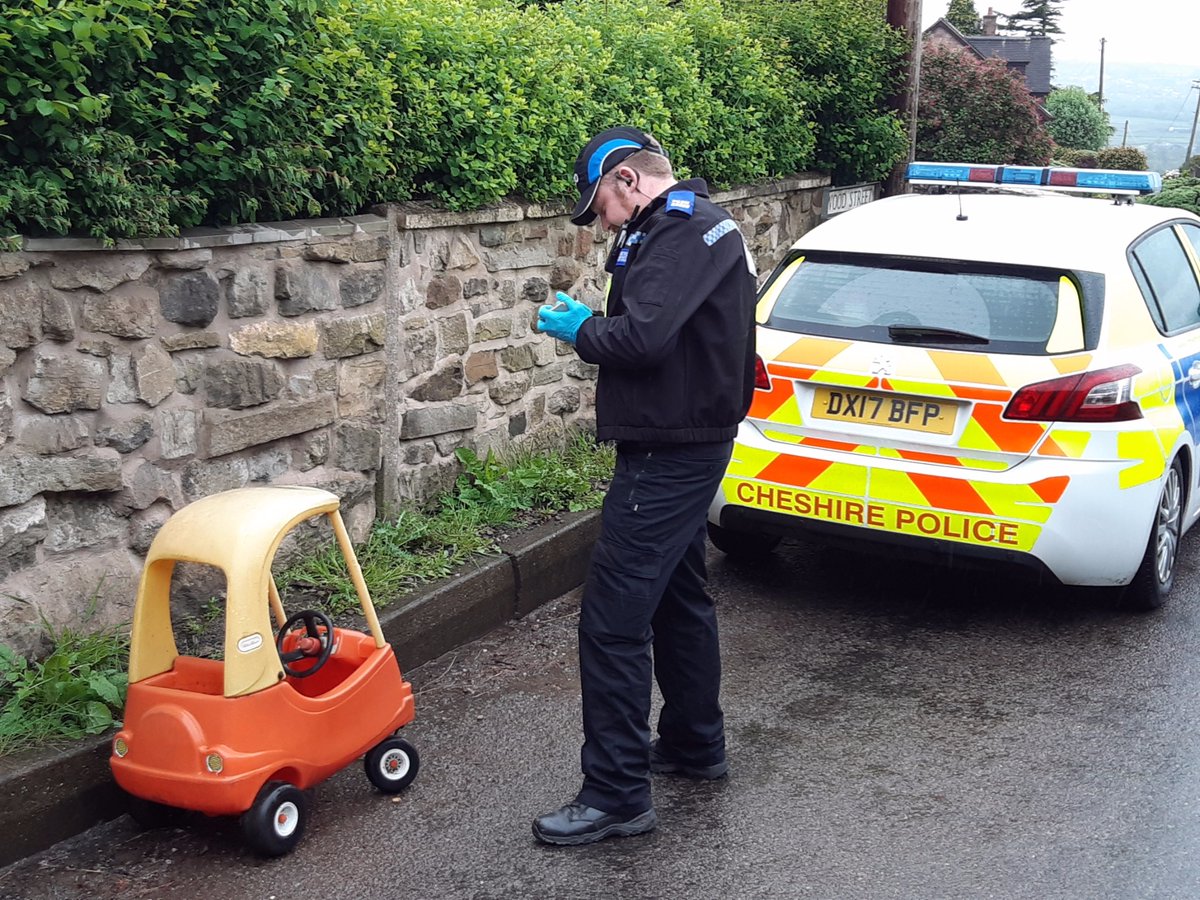 PoliceCongleton's tweet photo. Whilst on patrol on Wood Street in Mow Cop earlier #PCSOCarter and #PCSOHooper came across an abandoned vehicle. Checks came back showing no tax, insurance or MOT. Registered keeper is unknown so hopefully by sharing this we can reunite with owner.
#OddRode #Congleton #WeCare https://t.co/wM5F7RpLOM