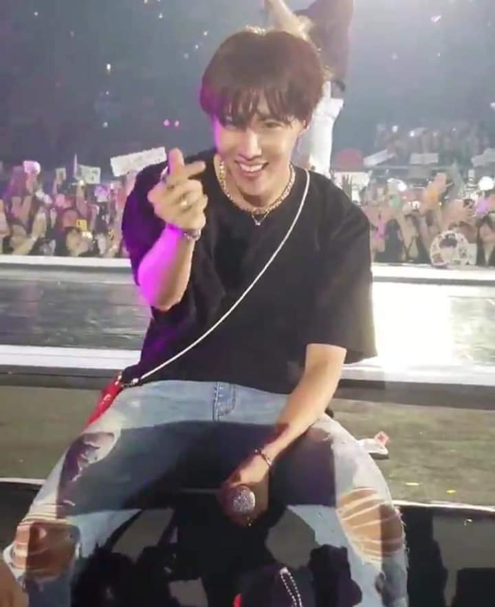 _grees500's tweet photo. #HopeOnTheStreet 

El mundo no está preparado para semejante belleza mi amor, te amamos ❤

@BTS_twt https://t.co/RZhcy8Fvwc
