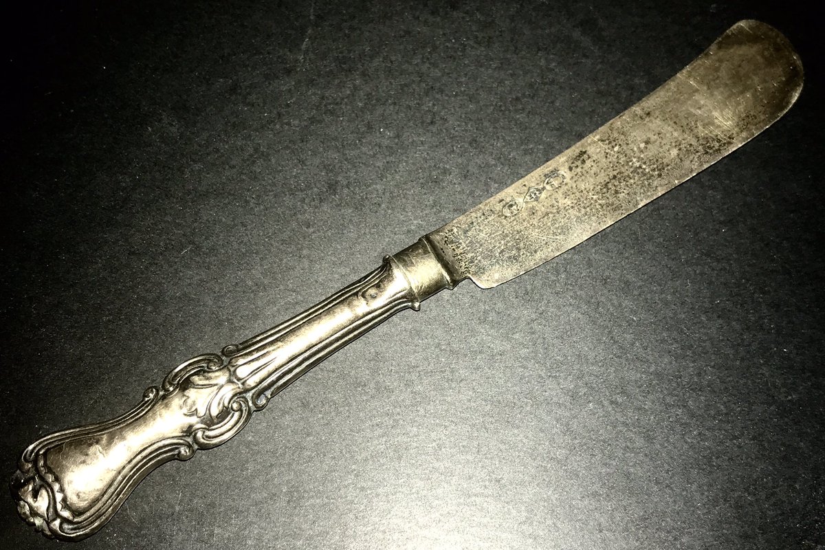 USBEEPORT's tweet image. #Beehive w/#honeybees silver mark found on old sterling girl’s butterknife. A variety of beehive marks are found on old silver but this one has buzzing #bees.
Also, beautifully engraved in script, the name #Elizabeth.
#Honey #Princess #Queen Your #QueenBee
ebay.com/itm/1141995070…