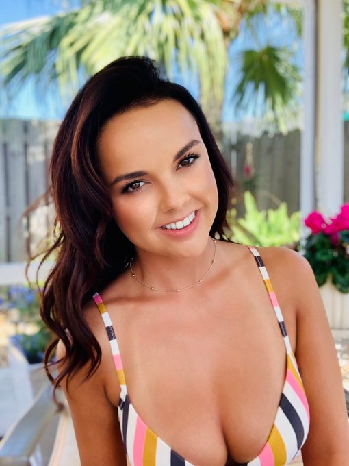 The flower doesn't dream of the bee, it blossoms and the bee comes.    🐝🌻🐝 https://t.co/U14MdruCcX<a href="/tag/smile"class="tags"><span>#smile</span></a><a href="/tag/linkinbio"class="tags"><span>#linkinbio</span></a><a href="/tag/nomnom"class="tags"><span>#nomnom</span></a><a href="/tag/saturdayvibes"class="tags"><span>#saturdayvibes</span></a>