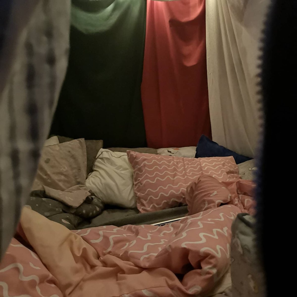 LisaDew8's tweet photo. Who said adventures during lockdown weren't possible.. Weekend garden glamping = girls thrilled, memories made https://t.co/ShIgaNgTxJ