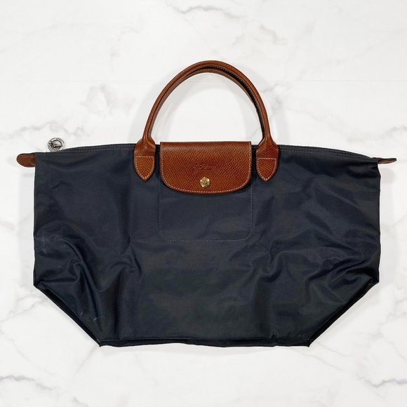 notablyandrea's tweet photo. So good I had to share! Check out all the items I'm loving on @Poshmarkapp from @DesignerCloset5 #poshmark #fashion #style #shopmycloset #longchamp #vans #wilfred: https://t.co/Cn4gylwWSF https://t.co/b0OkgRDl3y