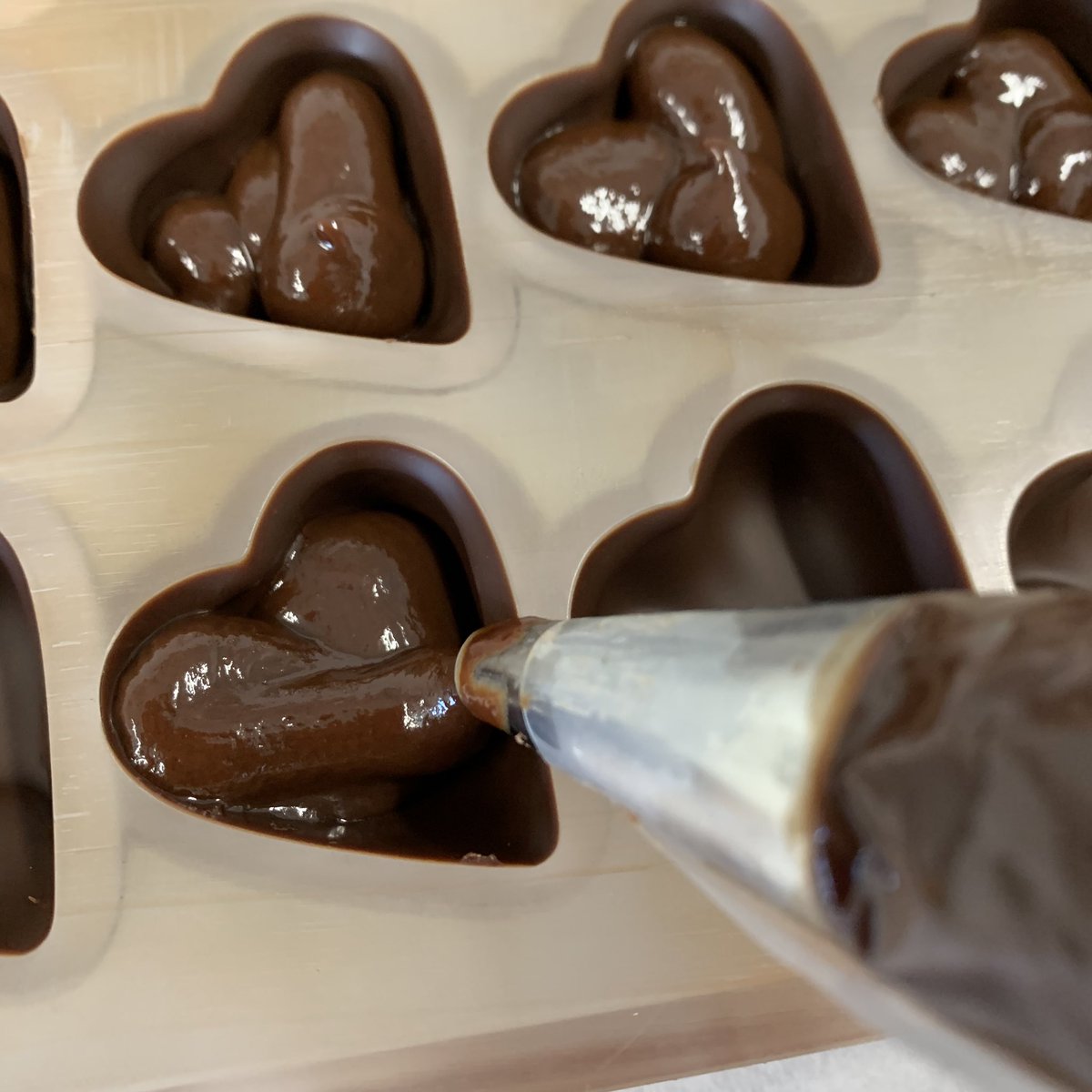 This photo was incredibly difficult to take. Camera in one hand, piping bag in the other! But I did it all for the love of moms!! Mother’s Day is coming.... are you ready? We ship.