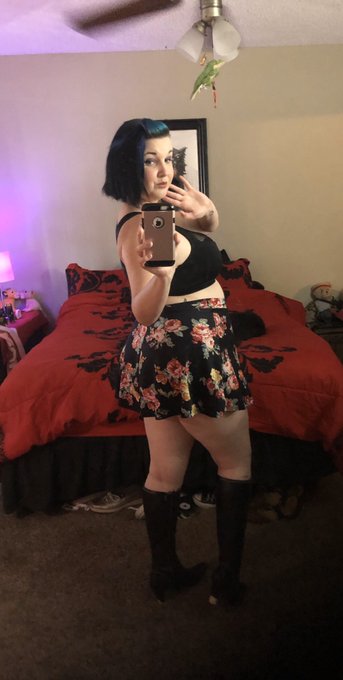 Having fun trying on some clothes. 💕 Skirt might be a little short, but it&rsquo;s got that spring vibe! #beltaneready<a href="/tag/selfietime"class="tags"><span>#selfietime</span></a><a href="/tag/beltaneready"class="tags"><span>#beltaneready</span></a>