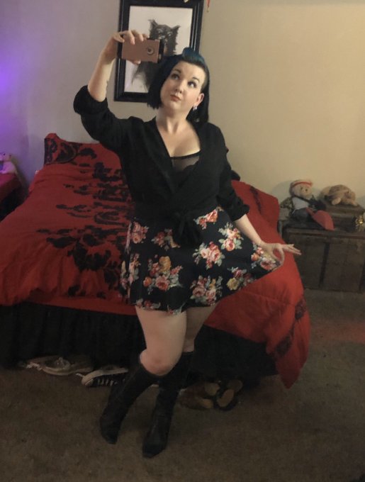 Having fun trying on some clothes. 💕 Skirt might be a little short, but it&rsquo;s got that spring vibe! #beltaneready<a href="/tag/selfietime"class="tags"><span>#selfietime</span></a><a href="/tag/beltaneready"class="tags"><span>#beltaneready</span></a>