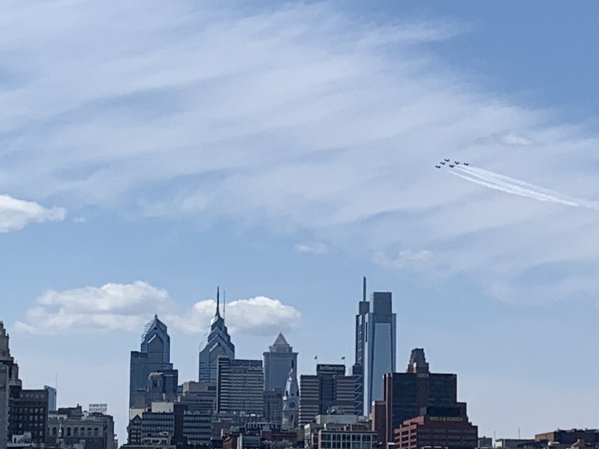 MLO375's tweet photo. Thank you for the salute! #Thunderbirds #BlueAngels #Philly #americastrong https://t.co/bmO8bgn0fy