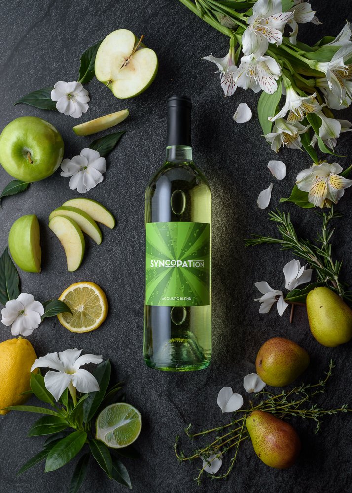 SyncopationWine's tweet image. A quartet of grapes come together in a unique expression of Missouri varietals. Syncopation White Acoustic Blend is easy to drink, easy to enjoy. 

syncopationwine.com/wine/acoustic-…

#wine #whitewine #MissouriWine #tastingnotes #tasteslikesummer #tuesdayvibes 
📸 @accessnancy