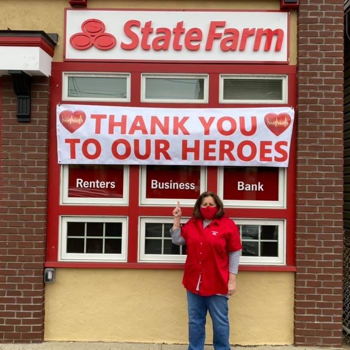 SFAgentReneeF's tweet photo. We hung a new sign this weekend to thank all those in the community who work as essential works. Do U like it? Plus we made a donation to the Nutley Family Service Bureau to help support those most in need. #OurStateFarm #StateFarmPayitForward @SF_JenYoung https://t.co/gUrll2Xots