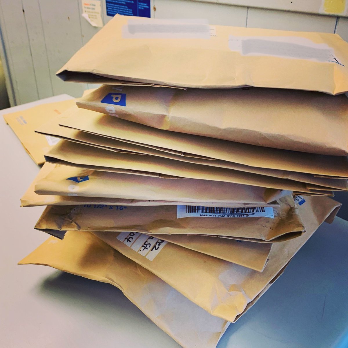 SarahRafaGarcia's tweet photo. Books mailed! ¡Muchas gracias to all who supported @LibroMobile! We’ll mail NEW orders on MONDAY. Help us keep supporting our Book Advisors, next pay day is April 30th! ❤️📚✊🏽#LibroMobile #communitycollaboration #supportyourworkers #investinyourcommunity #tinybookstore #santaana https://t.co/nErPJyd4Bz