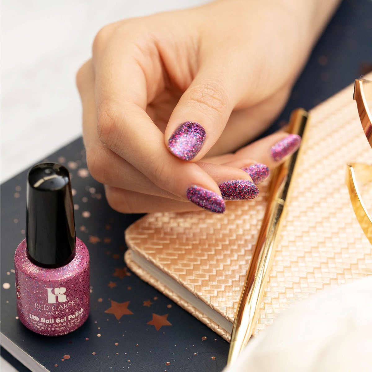 redcarpetmani's tweet image. Tuesdays are for manicures... especially manicures that sparkle. Get this look with the shade Oh So Fabulous available at redcarpetmanicure.com #RCMBabes #ohsofabulous #DIYgelnails #athomegel