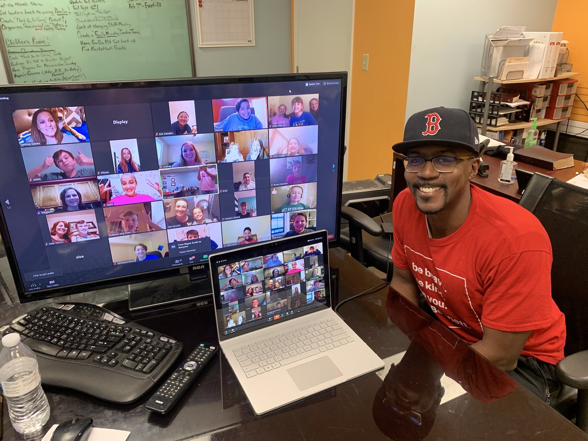 CJLuckeyDope's tweet photo. I had a blast hanging out with some amazing 5th graders from @OlatheTomahawk tonight on zoom! I also got a chance to freestyle for them &amp; share some words of encouragement! I love investing into students! S/O to the incredible @MelissaDavies3 &amp; @BaucumJulia for setting this up! https://t.co/AeNDf4b8HU