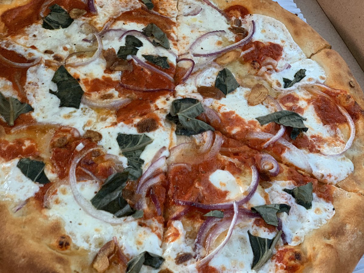 okcveggie's tweet photo. Tonight’s #QuarantineDinner comes from Upper Crust Wood Fired Pizza! Ordered the Margherita with onions instead of tomatoes. Soooo food. https://t.co/7pykR13QhB