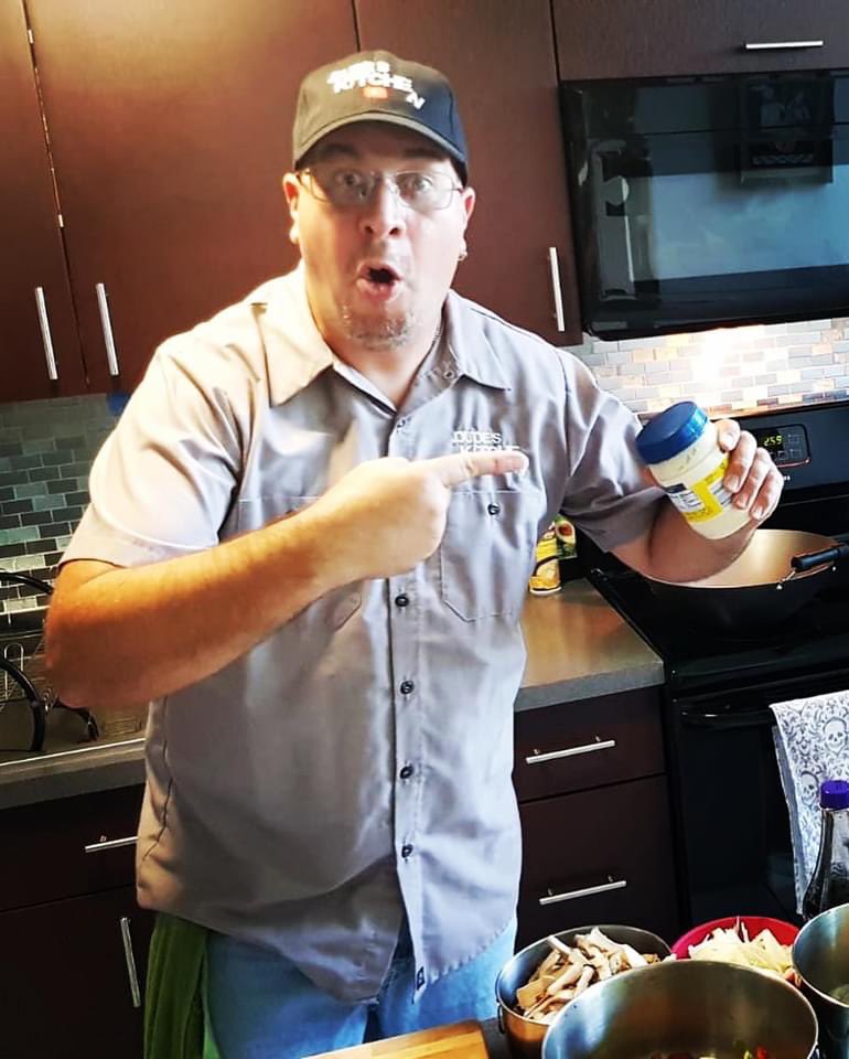 DudeskitchenPR's tweet photo. @chef_jccruz en su participación del primer episodio de “Lockdown” demostrado su como se hace su versión de “Lo Mein” @elyorchpr @chefnickcastle https://t.co/KvVV2hUBon