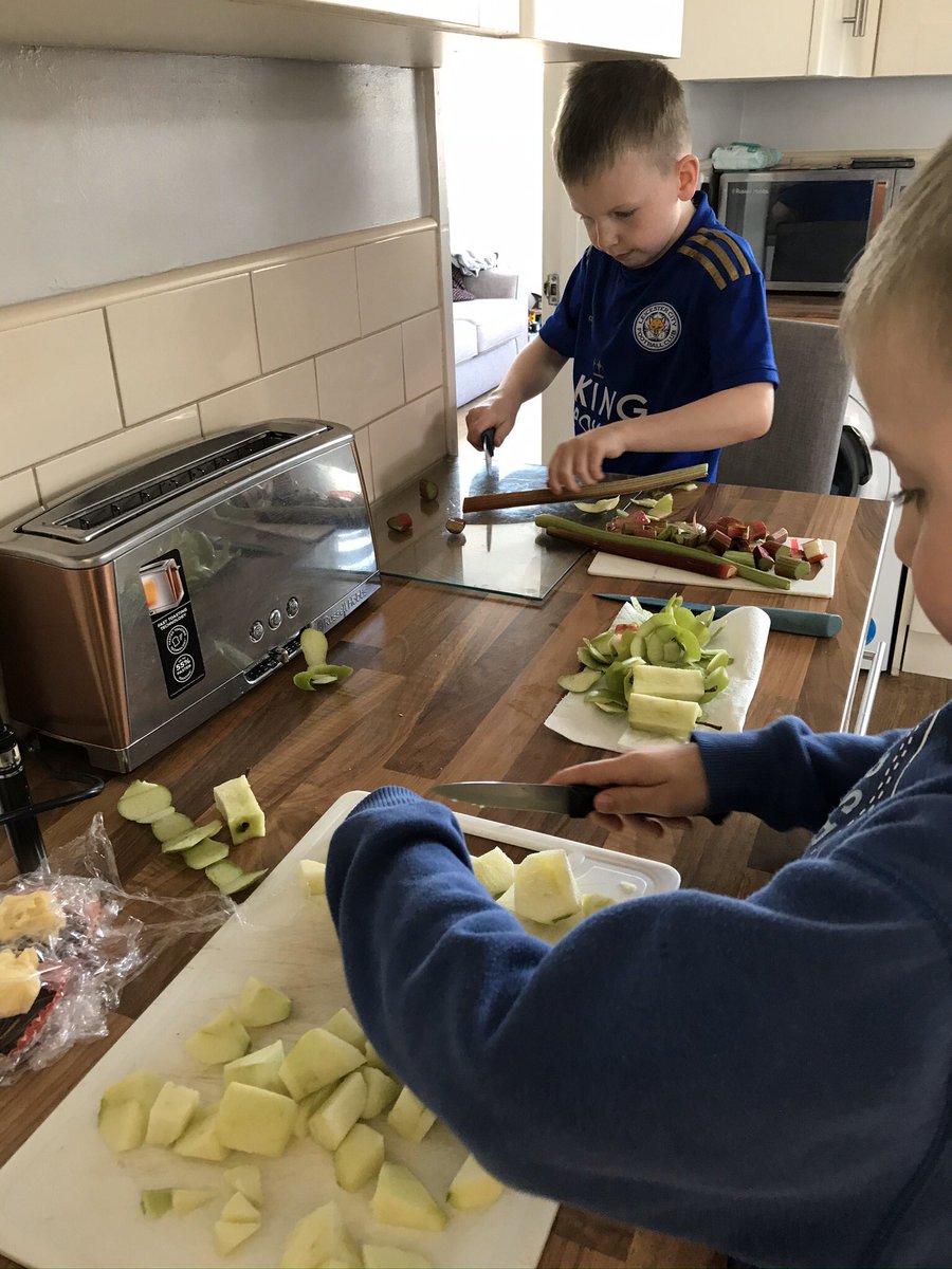 sian9008's tweet photo. @littlehillsch one of our elderly neighbours gave us some rhubarb from her garden, Harry and Liam used it to make two rhubarb &amp; apple crumbles - one for us &amp; one for our neighbour. She absolutely loved the surprise 😀 https://t.co/574qhl1IGe