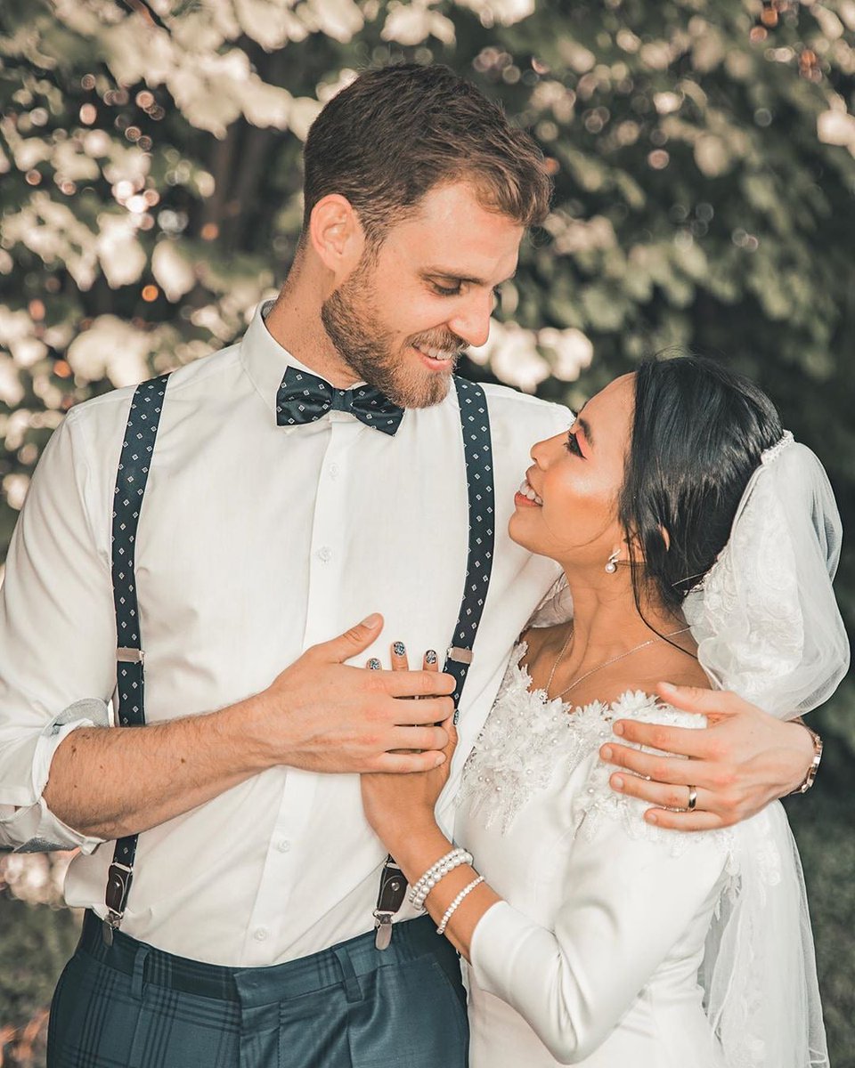 iwowofficial's tweet photo. Such a beautiful couple! 😍
·
·
·
#iwowofficial #weddings  #uniqueweddings #multiculturalweddings #weddingphotography #weddinginspiration #love #internationalevent #internationallove #sealedthedeal #weddingblogger  #luxurywedding #perfectbride #weddingoutfit #asianwedding https://t.co/q4HxfBiAN1