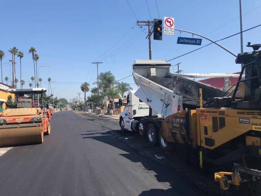 BSSLosAngeles's tweet photo. Our ADAPT program is taking advantage of #SaferAtHome by paving busier commercial streets, thus reducing the impact on residents staying at home. Today metro crew 152 is resurfacing Arlington Av from 30 St to Jefferson Blvd in CD10 @GMsTREEtsLA1H2O @HerbJWesson @LACityDPW https://t.co/jOl5wkJSXP