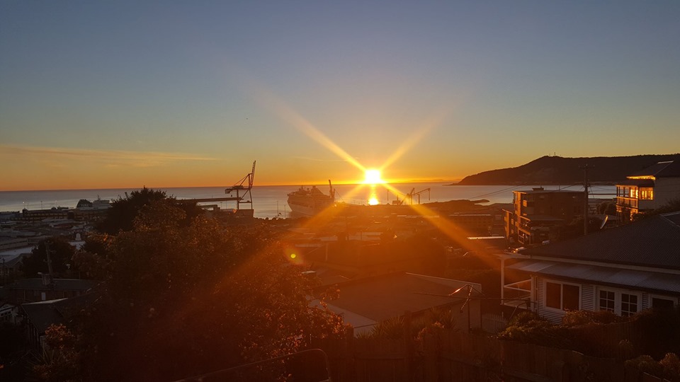 Yowie316's tweet photo. Saw that sunrise was trending, so I thought I would contribute! :) #sunrise #ocean #sunshine #sunlight #goldenclouds #rays #orange #darkblue #goodmorning @sunriseon7 @GMA #burnie #Tasmania #NorthWestCoast #Northwestisbest #appleisle #godsmasterpiece https://t.co/gH8KfLz2Dk