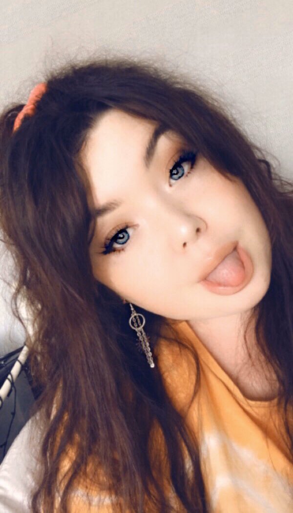 McOverreact's tweet photo. I looked bomb asf today 🧡🌱 https://t.co/aZeA7PEldv