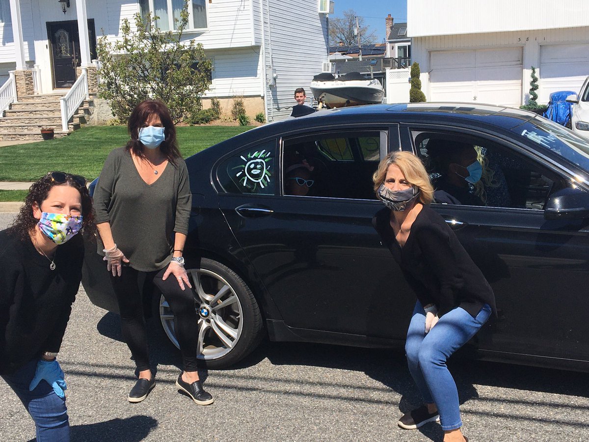 Kteachinmom's tweet photo. ❤️When you invite students to drive by your home for a spring surprise but they surprise you with love notes on their car! ❤️@LucilleMcAssey #school6magic https://t.co/IULZmIkDBS