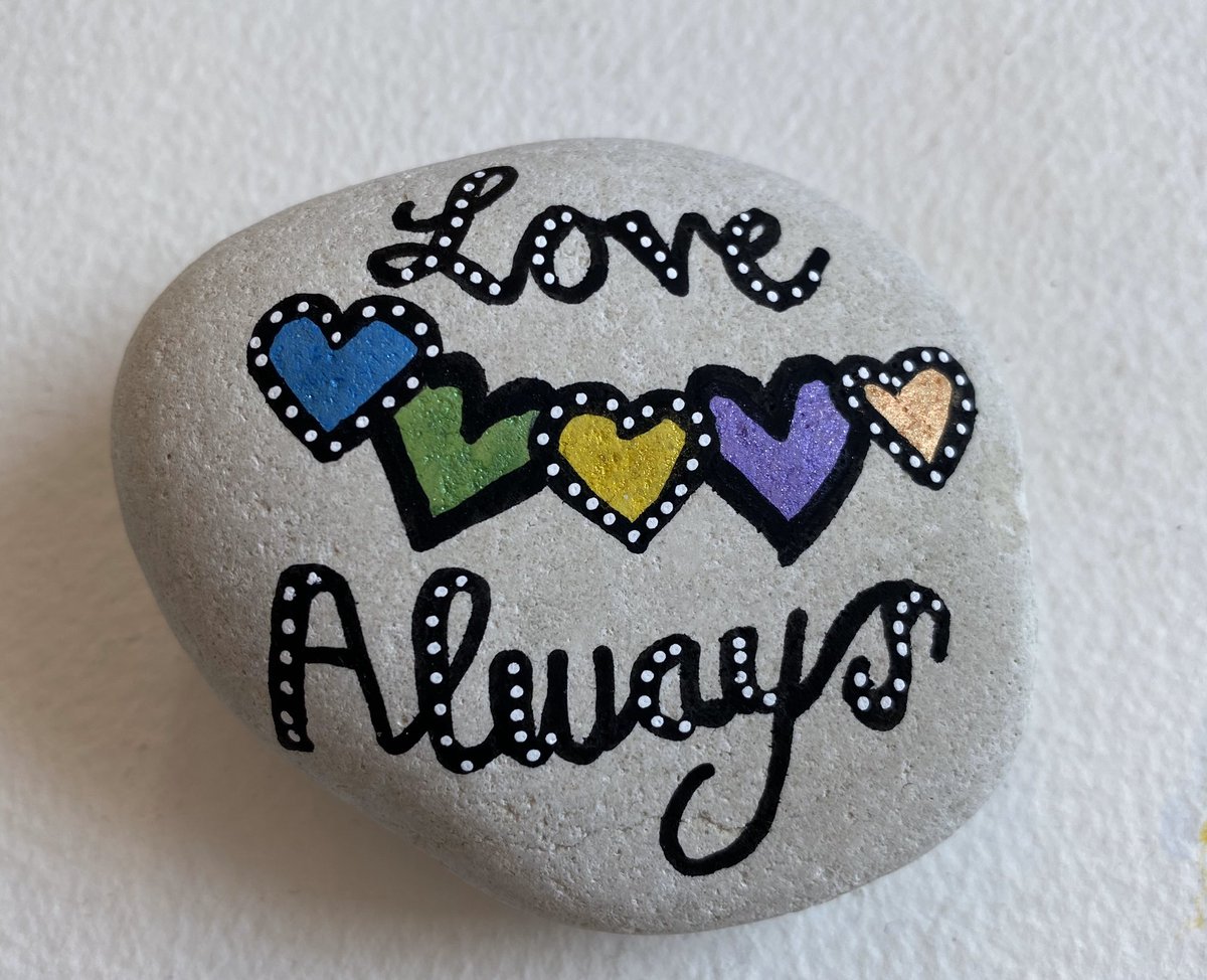 MaxineSteinberg's tweet photo. @ehospicenews we at @ComfortPebbles would love to provide more hospices with these small gifts to benefit patients and their families. To sign up please email comfortpebblesuk@gmail.com. https://t.co/4OrVlbY90T