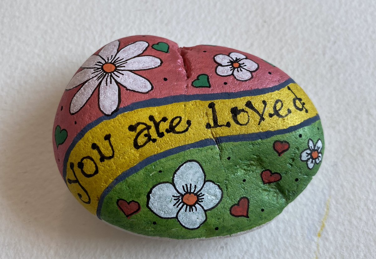 MaxineSteinberg's tweet photo. @ehospicenews we at @ComfortPebbles would love to provide more hospices with these small gifts to benefit patients and their families. To sign up please email comfortpebblesuk@gmail.com. https://t.co/4OrVlbY90T
