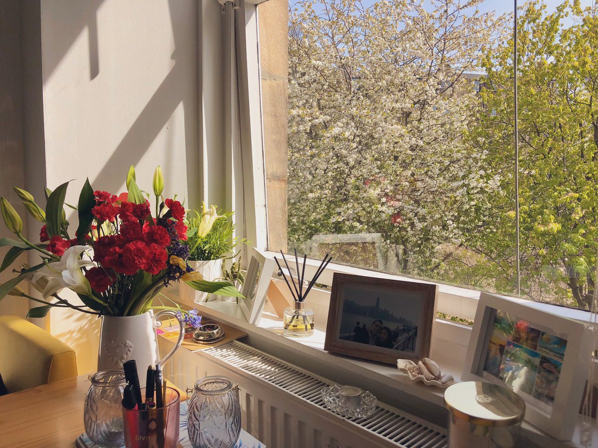 JollyKwan's tweet photo. #UKlockdown isn’t so bad with a coffee view at home like this #simplethings #tuesdayvibes #coronavirus 💐🌸☀️🏴󠁧󠁢󠁳󠁣󠁴󠁿 https://t.co/6X6GeF0uSE