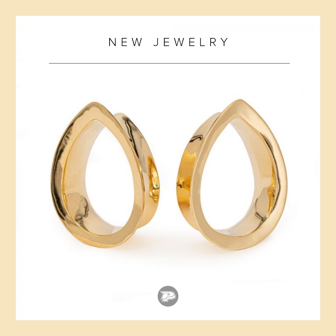 Beautiful gold plated mayan flare teardrop tunnels we acquired not too long ago, available as small as a 2g or all the way up to one inch and beyond! 

🔗👉 ow.ly/1T0z50zrg9S

#painfulpleasures #bodyjewelry #plugs #tunnels #goldjewelry #bodypiercing #stretchedears