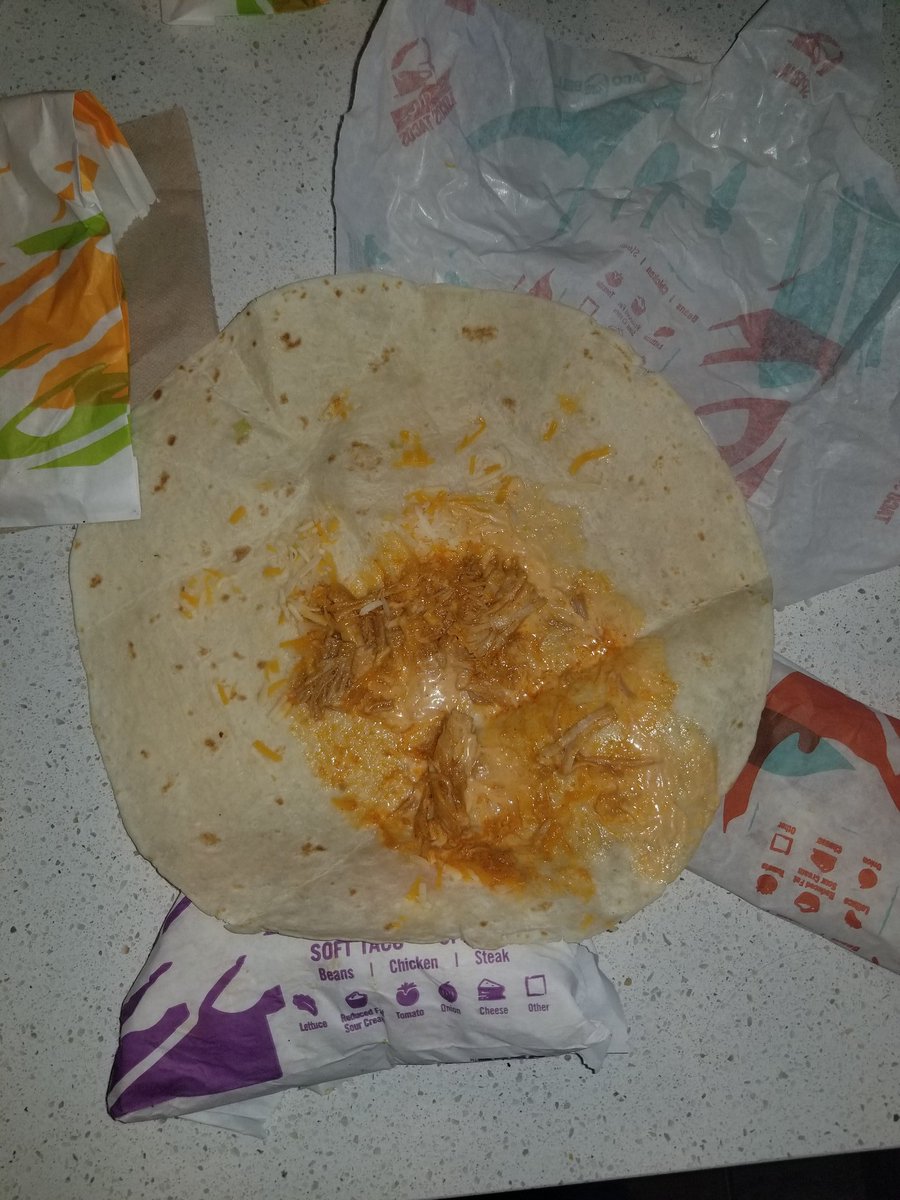 joshleverich's tweet photo. @tacobell why https://t.co/pzOAFVLSLn