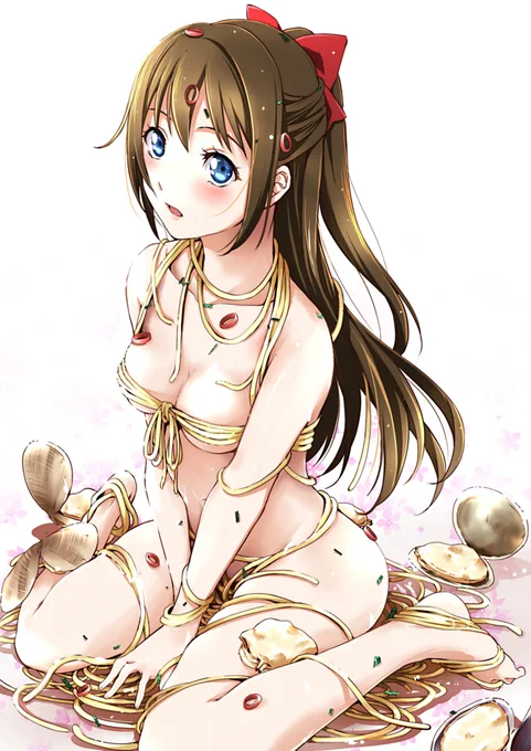 新刊がお手元に渡り始めたようなので書籍版のとある描写のお詫びで桜坂しずくさんをパスタで巻かせて頂きました… 