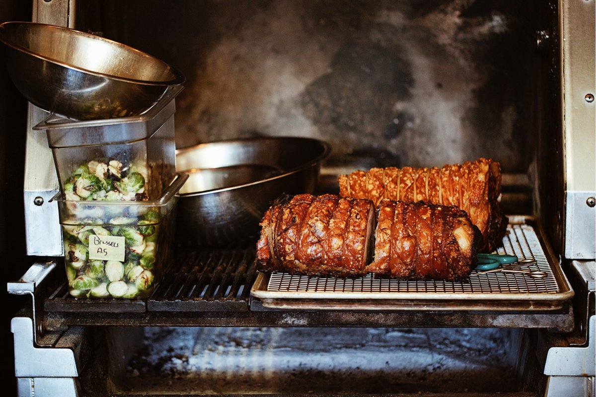 savio_volpe's tweet photo. 🔸
Tonight’s porchetta with all the potential of tomorrow’s panino...
A thickly sliced slab of Gelderman’s Spit Roasted Porchetta with salsa verde and marinated fennel.
#SavioToGo https://t.co/RGMgXiD2KY