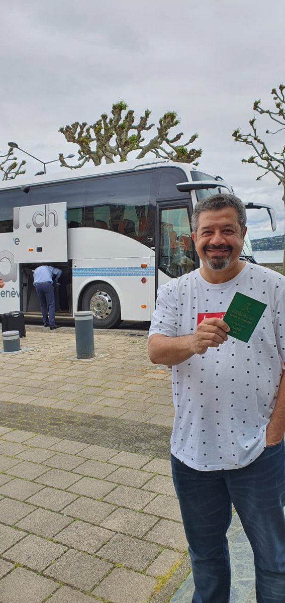 #عودة_آمنه | تنفيذًا لتوجيهات سيدي خادم الحرمين الشريفين وسمو ولي العهد حفظهم الله، وبمتابعة مستمرة من سمو وزير الخارجية تم تيسير عودة المواطنين الراغبين بالعودة إلى أرض الوطن من #جنيف إلى الرياض وقام سعادة القنصل العام محمد الشبرمي بتوديعهم بمطار جنيف الدولي