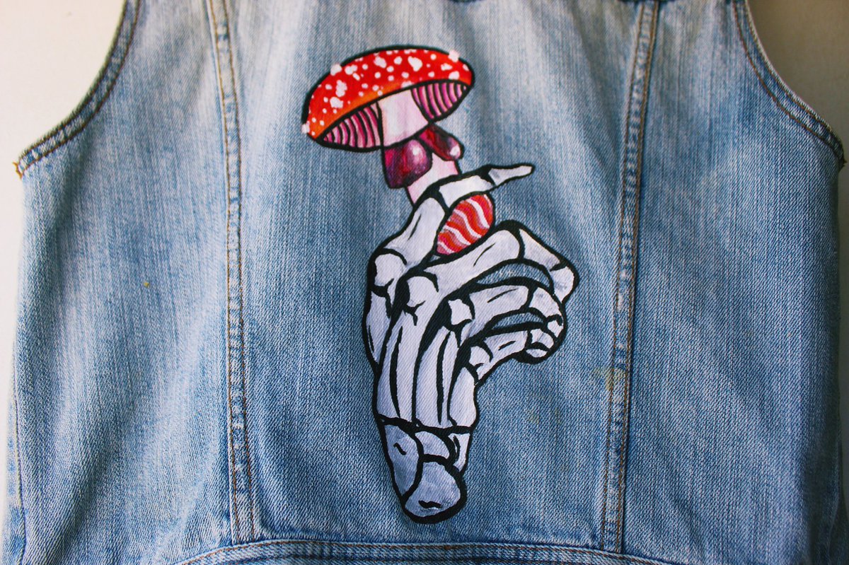 SierraRSons's tweet photo. who’s going to rock this jacket? Available in my shop🍄💀
https://t.co/OOAMaPKLGu https://t.co/X92GxGNegO