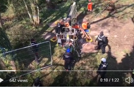 Dav123xyz's tweet photo. @joerukin 
The young guy after being asphyxiated 50 foot up a tree.
The HS2/NET heavy then breathes on him.
It is madnesss, you CANNOT conduct these operations without taking risks with other peoples' lives. https://t.co/uUq5kIOZMK