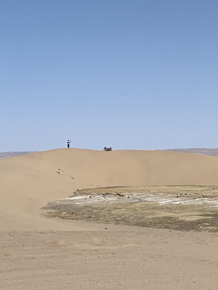 Их Богдын өвөрт амьдрах ах хот руу хүүтэйгээ ярьж байгаа нь гэнээ.  Өглөөний мэндээ.