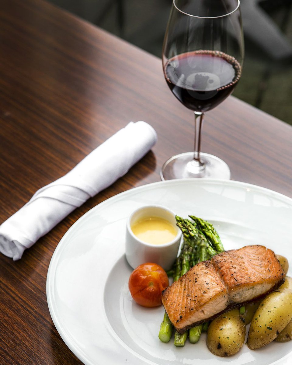 Who's hungry!? Lucky for you, our Lobby Restaurant just launched their NEW Takeout Menu! Enjoy breakfast, lunch &amp; dinner items, plus drink specials from your favourite Lower Lonsdale restaurant in the comfort of your own home! Daily, 11:30am-8pm. ORDER > buff.ly/2VMg7Wb