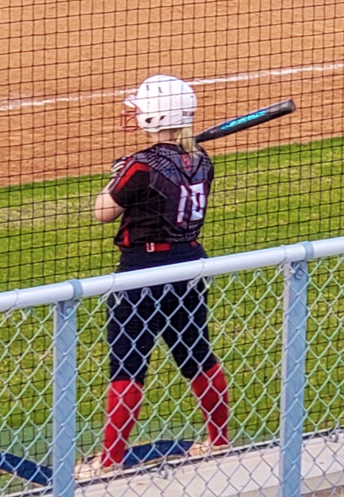 💡🔦#10 Charlie Burns🔦💡

Hitting .306 for the season &amp; SLG .500 with 10 RBI’s.

Spartan Softball Memory: Playing football with everyone at a team dinner last year. It was a blast to just let loose and compete in a non serious way. (My team still won though.) 😉