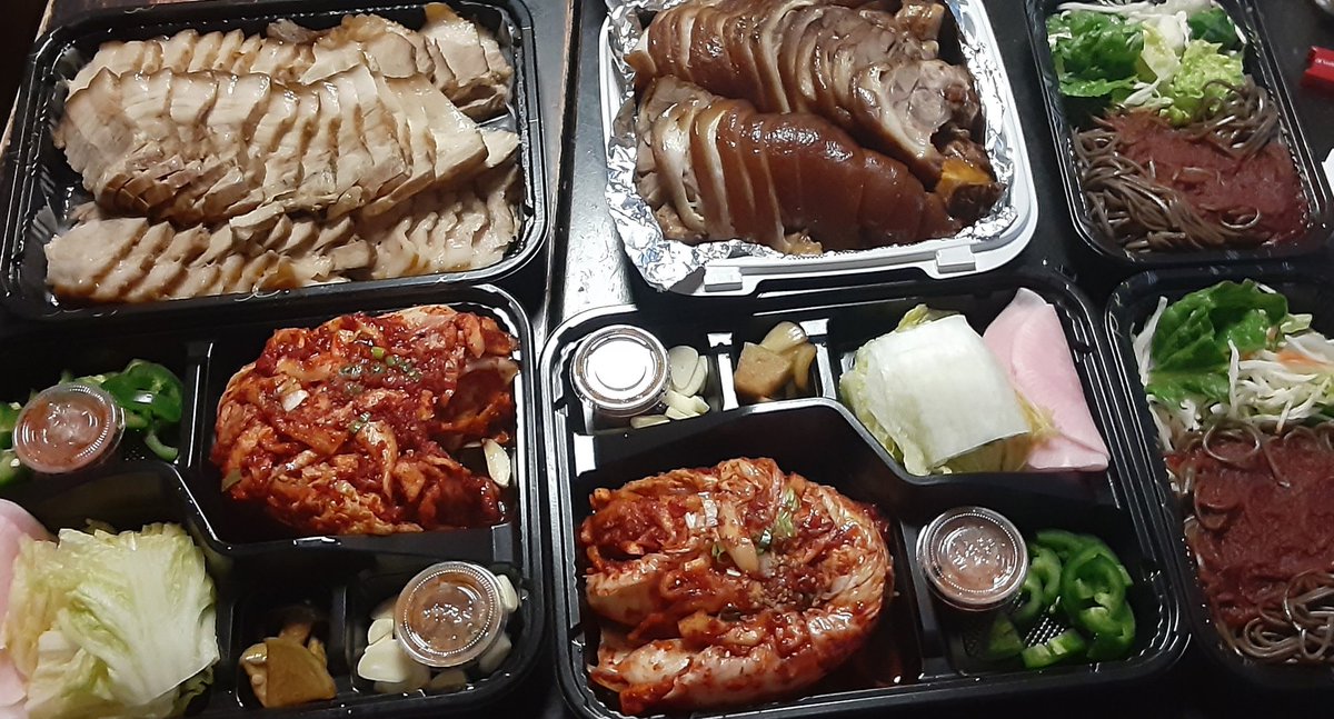 abrahamcho's tweet image. I just kept saying "Glory, glory!" over and over again every time I took a bite. Korean pork belly and pork hock wraps. 🤤🤤🤤

#quarantinelife #quarantineeating