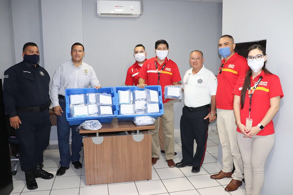 SP_LosCabos's tweet photo. Agradecemos a @Tiendas_Oxxo por la donación de cubrebocas para nuestros compañeros policías. Su gesto es una motivación para seguir contribuyendo a ésta Contingencia #MéxicoTeNacesita #QuédateEnCasa https://t.co/VICgh2zbe9