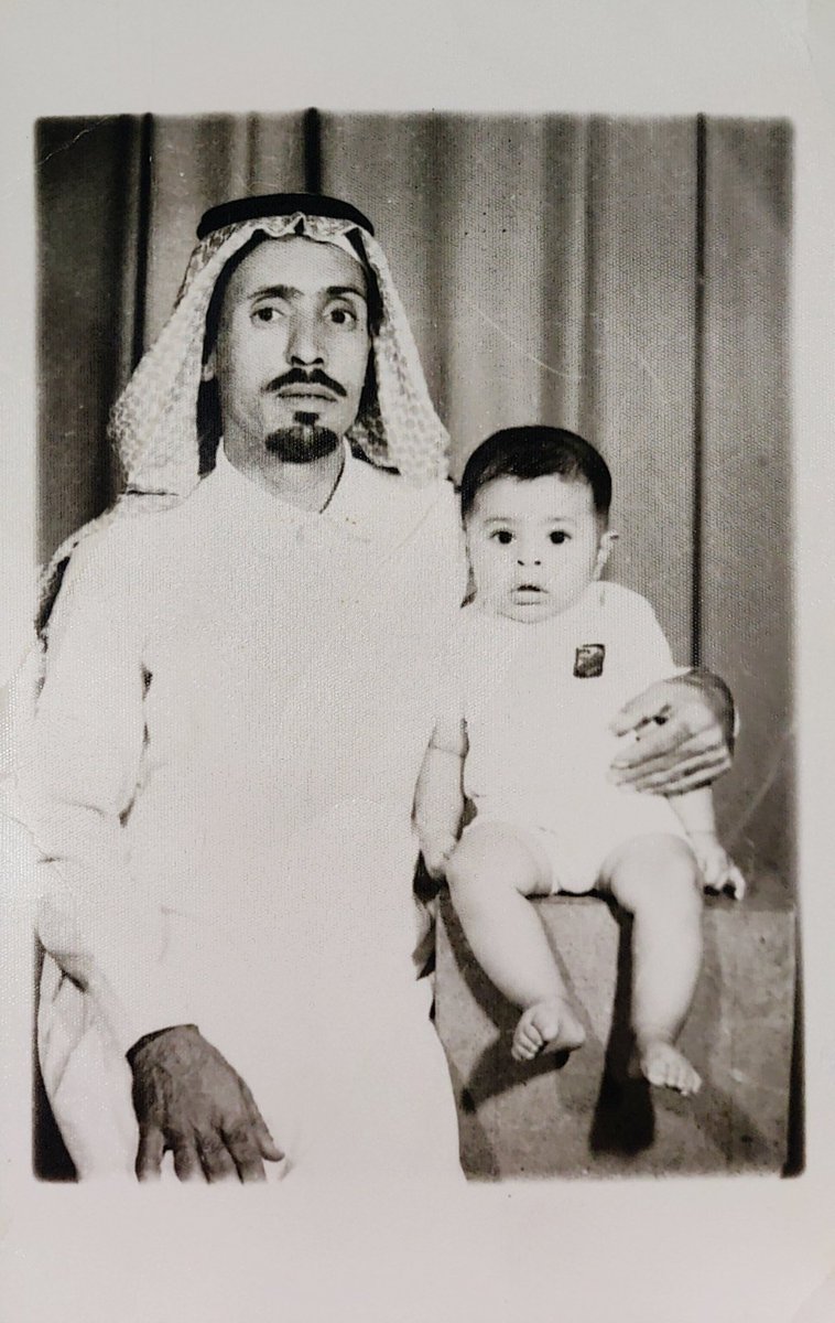 zaidanee's tweet photo. والدي رحمة الله عليه وهو معي
وبعدها بسنين وهو مع ولدي بنفس العمر تقريباً

غفر الله له وتجاوز عنه وجمعنا به وبمن نحب في جنات النعيم على سرر متقابلين

رحل من سنين ومازالت أتذكره وكأنه توفي البارحة وأحلم به بإستمرار

هذه هي الدنيا وهذا طريقها فهنيئاً لمن بر بوالديه

#شارك_بصوره_ابوك https://t.co/OngKFOfevu