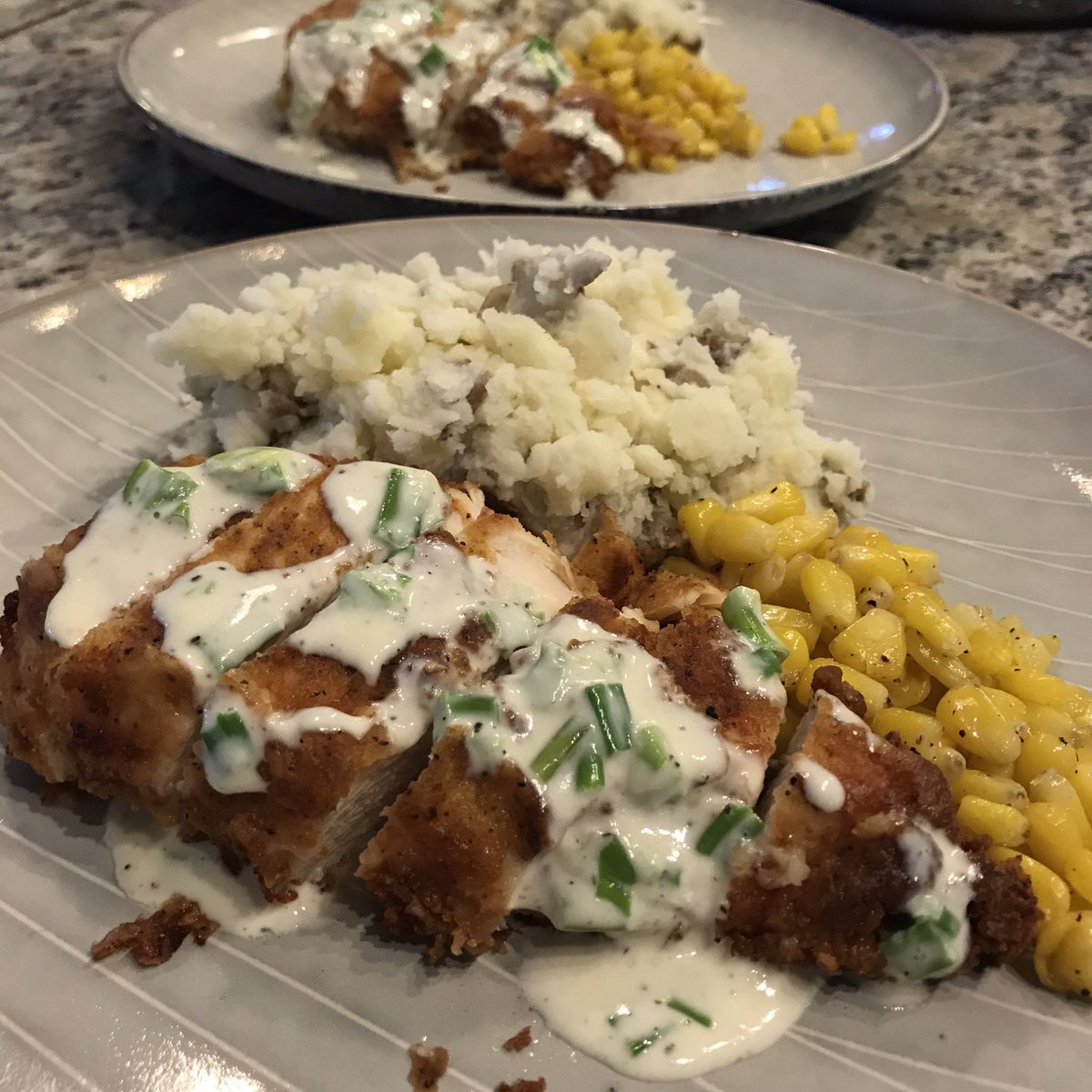 bonitaxlinda's tweet photo. Farmhouse Fried Chicken
with mashed potatoes, green onion gravy, and corn
#ChefLin https://t.co/aPF24ATuHN