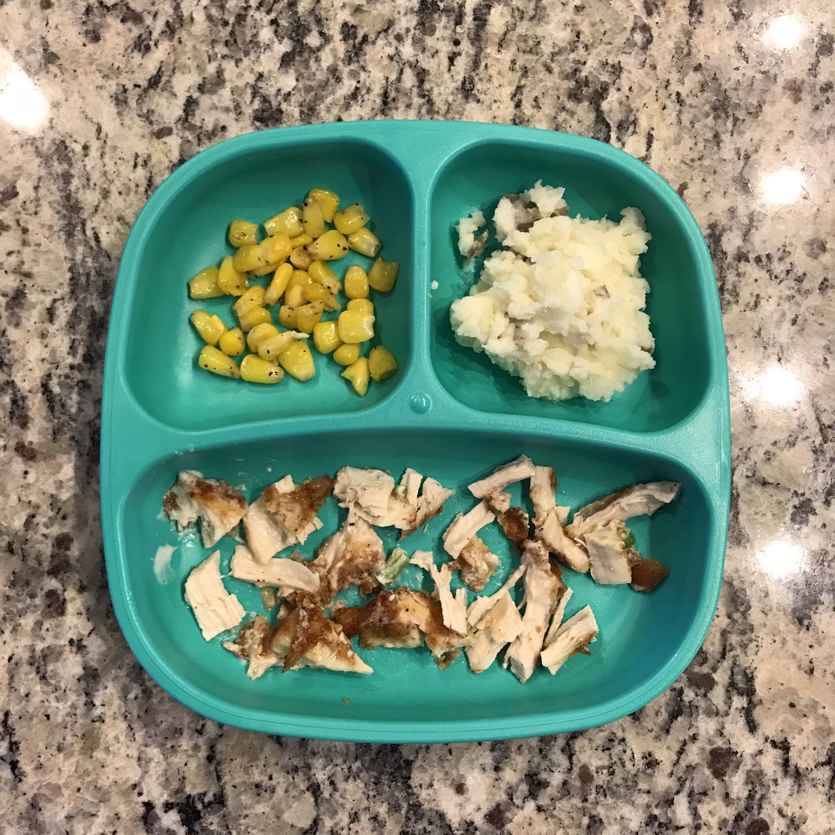 bonitaxlinda's tweet photo. Farmhouse Fried Chicken
with mashed potatoes, green onion gravy, and corn
#ChefLin https://t.co/aPF24ATuHN